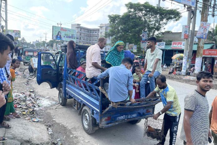 পরিবহন ধর্মঘটে অচল নেত্রকোনা, চরম দুর্ভোগে যাত্রীরা