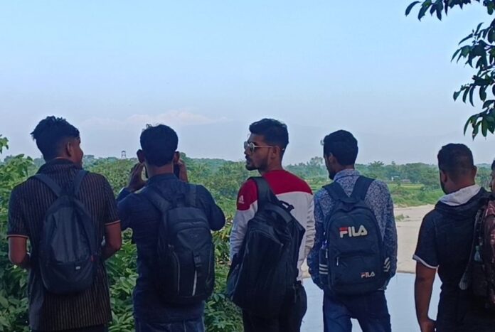 1760331581-a992f07d19721dbf74df68c1ed4e7c56 পঞ্চগড়ে ভ্রমণ পিপাসুদের উপচে পড়া ভিড়