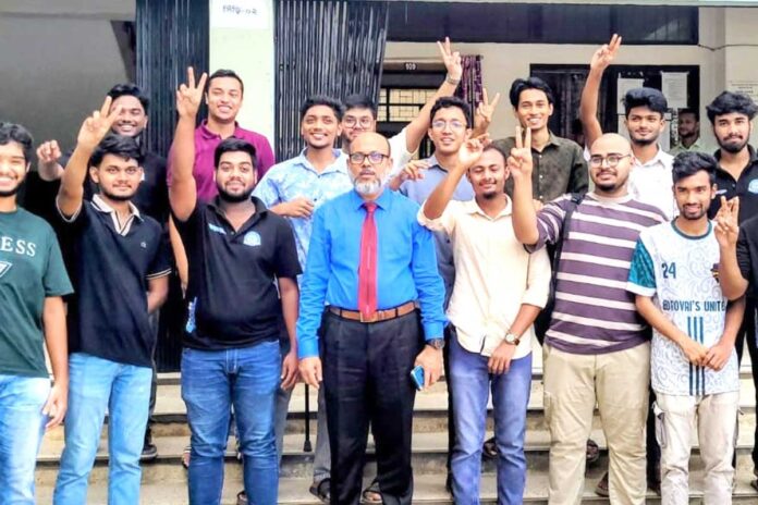 বগুড়ায় এইচএসসি পরীক্ষায় জিপিএ-৫ পেলো তিন হাজার শিক্ষার্থী