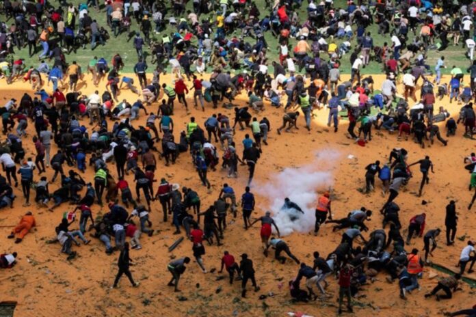 কেনিয়ার সাবেক প্রধানমন্ত্রীর লাশ দেখতে গিয়ে নিরাপত্তাবাহিনীর গুলিতে নিহত ৪