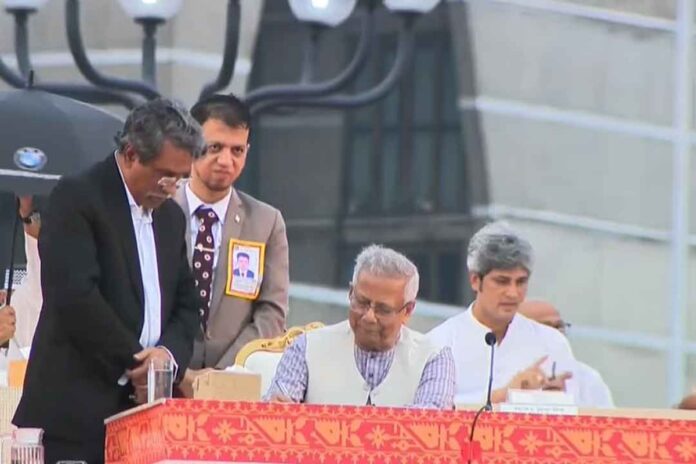 1760700242-e29ccd1e0a5e5c63ed83ff8b44b391a9 জুলাই সনদে স্বাক্ষর করলেন প্রধান উপদেষ্টা ও রাজনীতিবিদরা