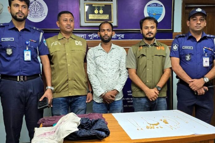 1760711783-b26fc5103fd08733f880f004828f656a স্বর্ণের লোভে মা-মেয়েকে গলা কেটে হত্যা, ঘাতক গ্রেপ্তার