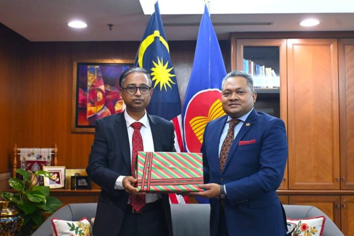 মালয়েশিয়ায় নবনিযুক্ত হাইকমিশনারের পরিচয়পত্র পেশ