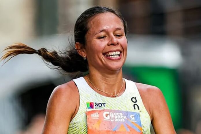 গর্ভে সাত মাসের সন্তান নিয়ে ১০ কিলোমিটার দৌড়ালেন অ্যাথলেট