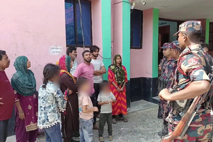 কাথুলী সীমান্তে ১৪ বাংলাদেশিকে ফেরত দিল বিএসএফ