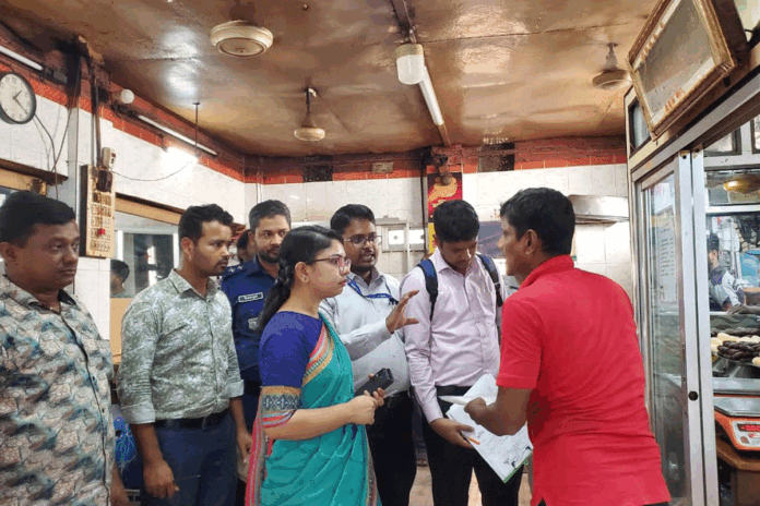 চাঁদপুরে নিবন্ধন সনদ না থাকায় চার প্রতিষ্ঠানকে জরিমানা