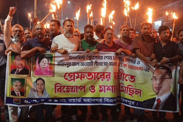 1761238057-0a3425de9c4dc3cfe1bd2e67ac3c558b এ কে আজাদের গ্রেপ্তারের দাবিতে ফরিদপুরে বিএনপির মশাল মিছিল