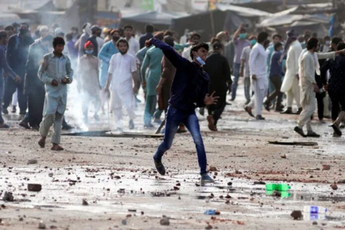 1761281602-92c61d518437fd178e7eb977232db6fb প্রাণঘাতী সংঘর্ষের পর টিএলপিকে নিষিদ্ধ করলো পাকিস্তান