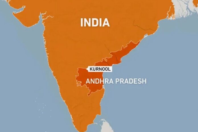 ভারতের বাইকের সঙ্গে সংঘর্ষের পর বাসে আগুন, নিহত বেড়ে ২৫