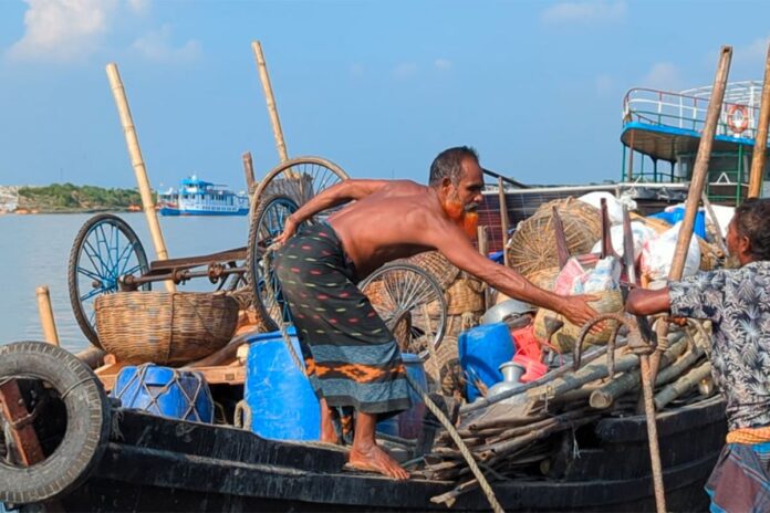 1761301868-ec56f9889be20caf2d2832ec4ff5252c দুবলার চরে শুরু শুটকি মৌসুম, সাগরে নামছেন ১০ হাজার জেলে