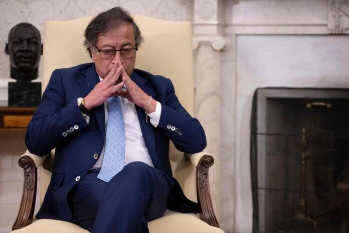 1761366066-f8d3b0c6195f986fd52cb15ed2abd660 কলম্বিয়ার প্রেসিডেন্টের ওপর নিষেধাজ্ঞা দিল যুক্তরাষ্ট্র