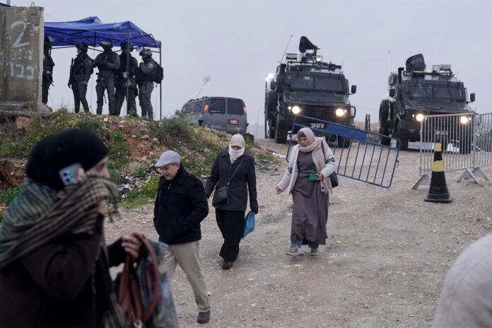 1761372293-b77772d2d73e3c6386322973bb7cf432 বিয়ে করতে যাওয়ার পথে বরকে ধরে নিয়ে গেল ইসরায়েলি সেনারা