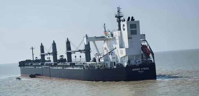 1761377722-1c66bdeceacb74f35b1964ee140b6db1 প্রথমবারের মতো যুক্তরাষ্ট্র থেকে গম নিয়ে চট্টগ্রাম বন্দরে জাহাজ