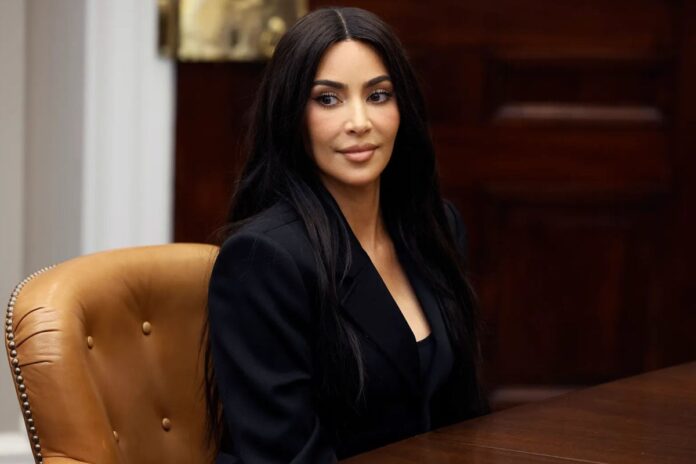 1761382070-ca538c343179bf0fbdfab6cd10469afd বিরল রোগে ভুগছেন কিম কার্দাশিয়ান