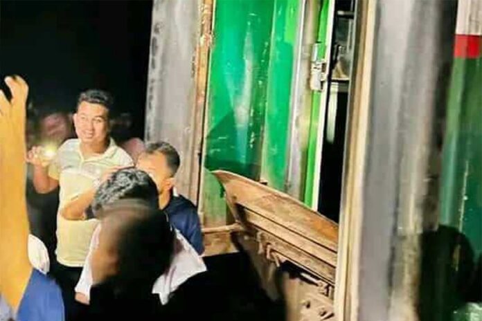 চলন্ত অবস্থায় বগি বিচ্ছিন্ন, ফেলেই ২ কিলোমিটার গেল ট্রেন