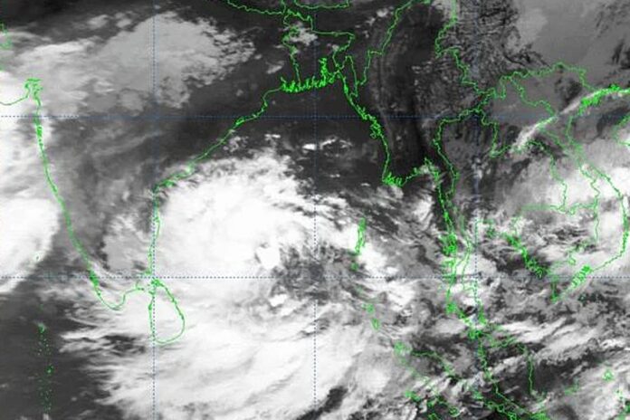 1761535819-19cf4a883e885f3ff09973a7b959b89f গভীর নিম্নচাপটি ঘূর্ণিঝড় ‘মোন্থায়’ পরিণত, কখন-কোথায় আঘাত হানতে পারে