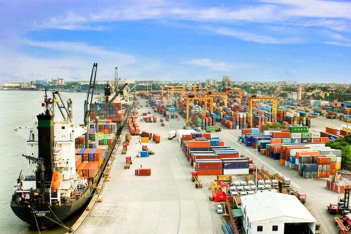 1761648178-7b8e536e0fc6cedc941b2bb8d1c51902 চট্টগ্রাম বন্দরে দীর্ঘদিন পড়ে থাকা ১৯ বিপজ্জনক কন্টেইনার ধ্বংস