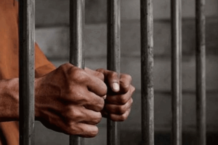 1761654265-eb4671cfc1e89a1e9b279c3afd578c28-1 চাকরির প্রলোভনে টাকা আত্মসাৎ, ব্যাংক কর্মকর্তার জেল