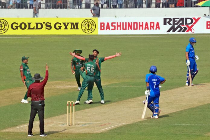 1761666347-db3a17f7bcac837ecc1fe2bc630a5473 ১৯ বছর পর বগুড়ার শহীদ চান্দু স্টেডিয়ামে ফিরল ক্রিকেট