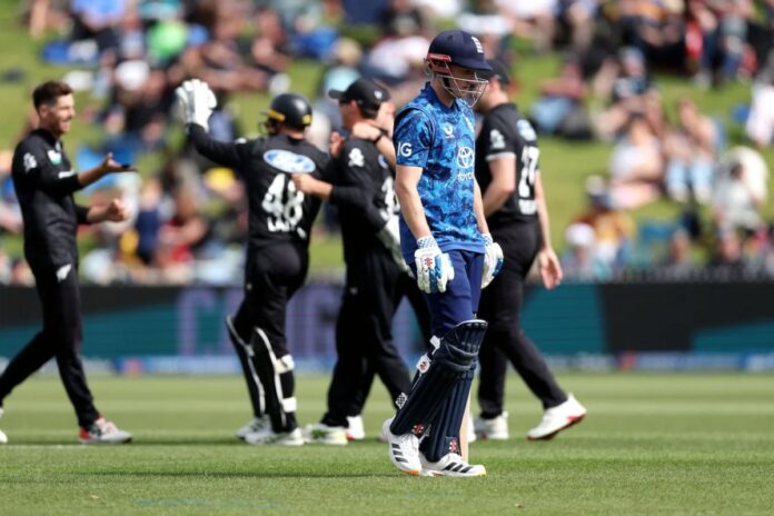 ১২ বছর পর ইংল্যান্ডকে ওয়ানডে সিরিজে হারাল নিউজিল্যান্ড