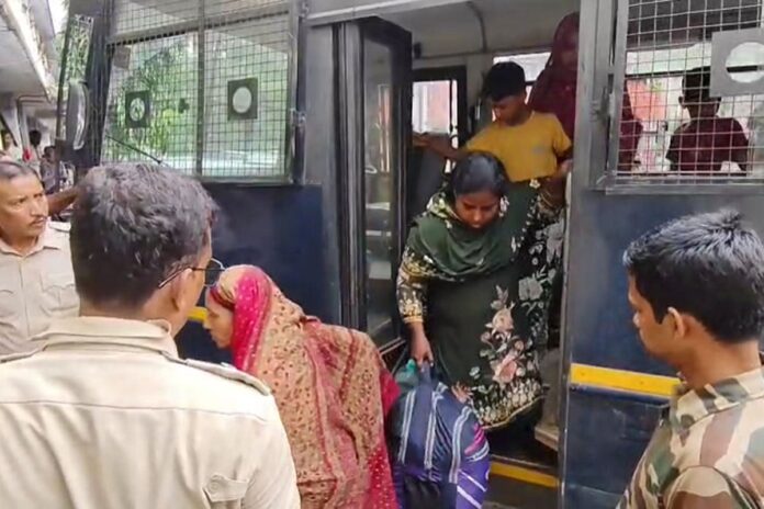 1762006694-860b35ce9dace60871e66992f9150826 অবৈধ অনুপ্রবেশের দায়ে ভারতে গ্রেফতার ৪৫ বাংলাদেশি