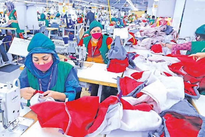 1762221758-d99119ca42e35bfa7fbc7fba9ab1d88a সংকট বাড়ছেই পোশাক খাতে