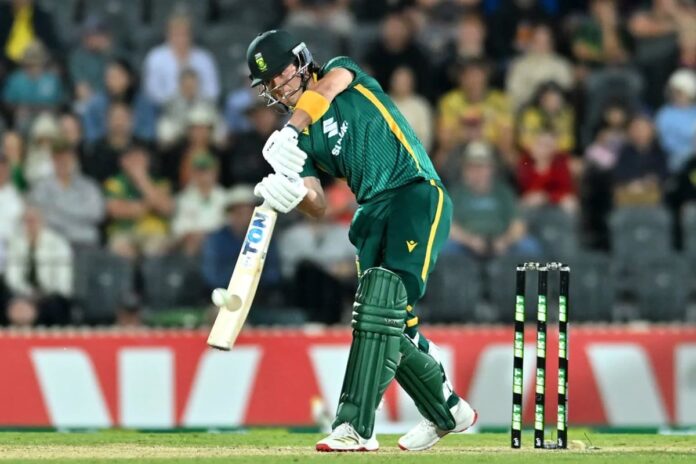 1762254030-272ef635d5715924b6706a12fadb5c91 চোটে পাকিস্তান সিরিজ থেকে ছিটকে গেলেন ব্রেভিস