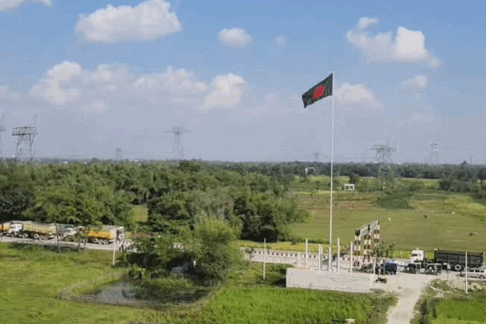 ১১৭ ফুট উঁচুতে উড়লো বাংলাদেশের পতাকা