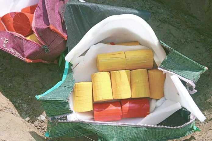 1762263287-a8e5dc50effe8b4ea299a5044f9bc87c বগুড়ায় উদ্ধার হওয়া ৩৯ ককটেল নিষ্ক্রিয় করল সেনাবাহিনী