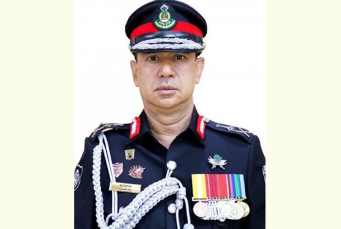 1762417268-335687bc189efcff9e3ddb1e50a4da37 স্ত্রী-কন্যাসহ র্যাবের সাবেক ডিজি হারুনের দেশত্যাগে নিষেধাজ্ঞা