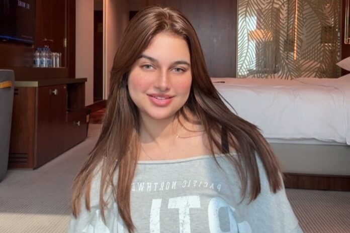 1762502493-6c1bc534dc1def4881d34070c00db28a ‘পোশাক বিতর্কে’ দেশ ছাড়লেন পাকিস্তানি টিকটকার