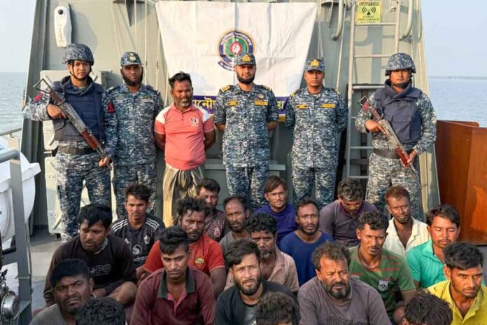 বঙ্গোপসাগরে ট্রলারসহ ২৪ জেলেকে উদ্ধার করল নৌবাহিনী