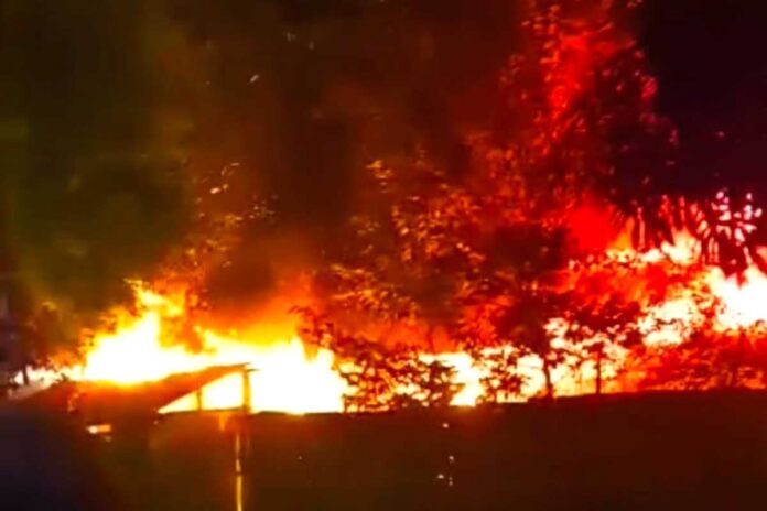 1762858185-4bef58c8d206e45c668e13246f022c47 গাইবান্ধায় আগুনে বসতবাড়ি ভস্মীভূত