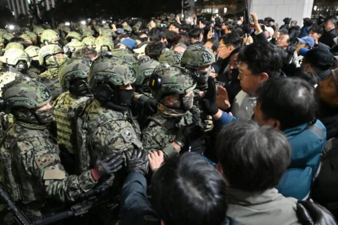 দক্ষিণ কোরিয়ার সাবেক প্রধানমন্ত্রী ও গোয়েন্দাপ্রধান গ্রেফতার