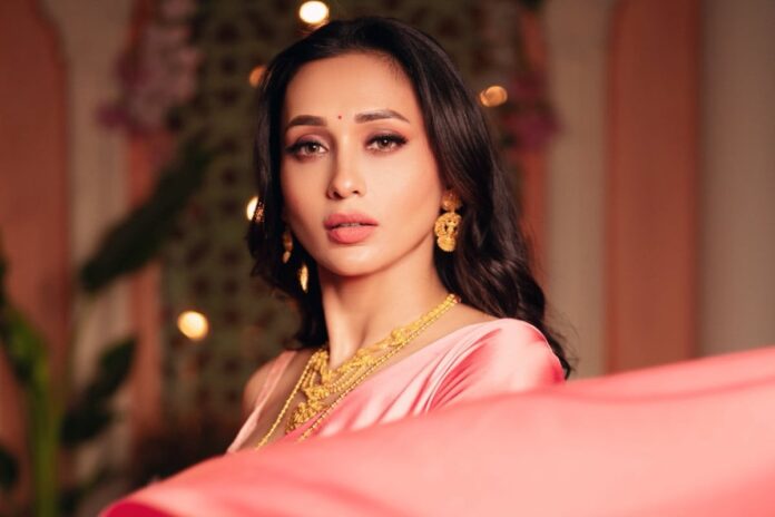 1762943602-6c1bc534dc1def4881d34070c00db28a মিমির সেই ‘বিশেষ আপন’, যাকে ছাড়া তার একটা দিনও চলে না