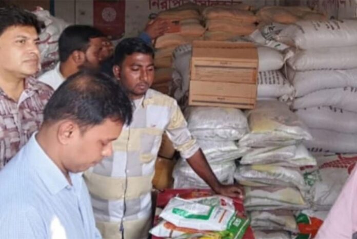 1762958509-cd824b122c3e1ab829f6e648f5129511 লালমনিরহাটে ভেজাল বীজ বিক্রির দায়ে জরিমানা