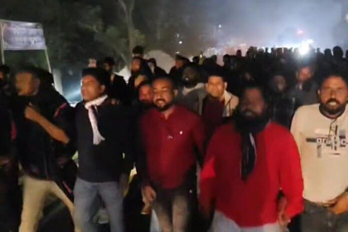 লকডাউনের প্রতিবাদে নাভারনে বিক্ষোভ মিছিল