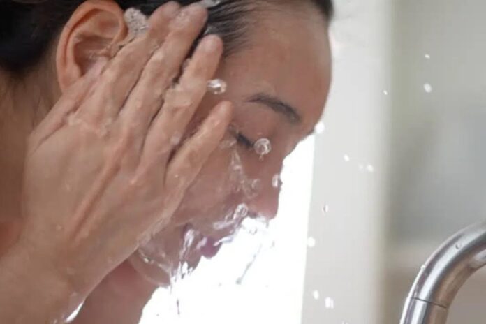 1763010059-a03e30a79241fec906a56e27a2752b90 গরম পানি না ঠান্ডা পানি