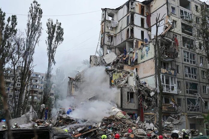 1763098272-18172cf4546d8bc1fc322cd1ebd0f720 কিয়েভে রুশ হামলায় হতাহত ১৬