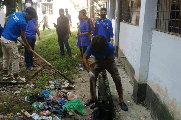 1763124324-fee4e47f3e4c529b1f2c751035a4492c দীর্ঘদিনের বর্জ্য অপসারণ: কলাপাড়ায় হাসপাতাল ক্যাম্পাসে পরিচ্ছন্নতা কার্যক্রম