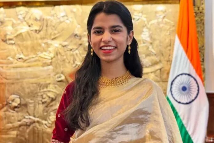 1763179590-cfa1419db85b1228758fa6d8a664e34b বিহারের ‘সবচেয়ে কম বয়সী’ বিধায়ক গায়িকা মৈথিলী ঠাকুর