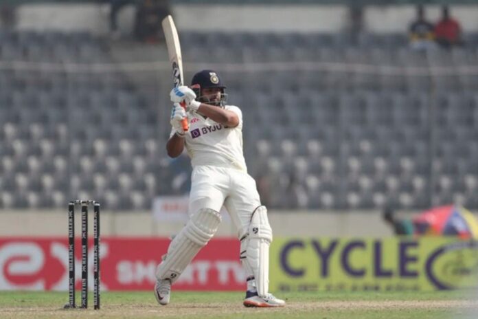 1763193920-99a1d2622149c8c48beead303ab5acb5 টেস্টে ছক্কার রেকর্ড ঋষভের, টপকালেন শেবাগকে