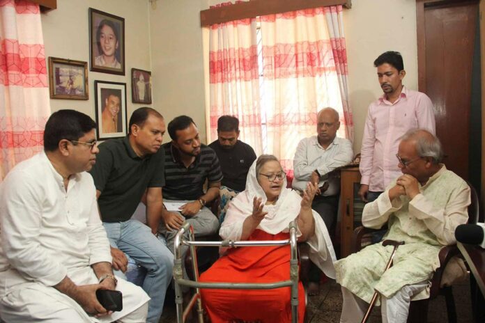 1763196695-88ea62f70be0658d1de3b2ae6c32c773 বেতার শিল্পী আফরোজা নিজামীর পাশে দাঁড়ালেন তারেক রহমান