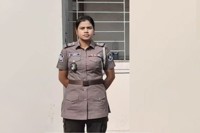 1763197570-c77d76af9e7e1fe25d491074a9b5df64 আজ থেকে সীমিত পরিসরে নতুন ইউনিফর্মে পুলিশ