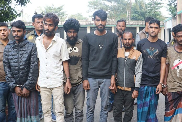 1763222288-cf80882a9c09bb88cc2d2f2c31e34a6b নওগাঁয় চোর চক্রের ৭ সদস্য গ্রেফতার