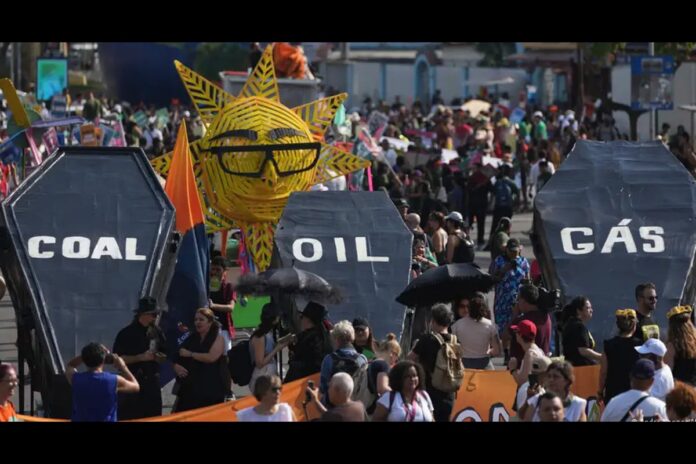 1763262367-761fc60db26a6c3d10766b340efe90db জলবায়ু সঙ্কট মোকাবিলায় পদক্ষেপের দাবিতে ব্রাজিলে বিশাল মিছিল