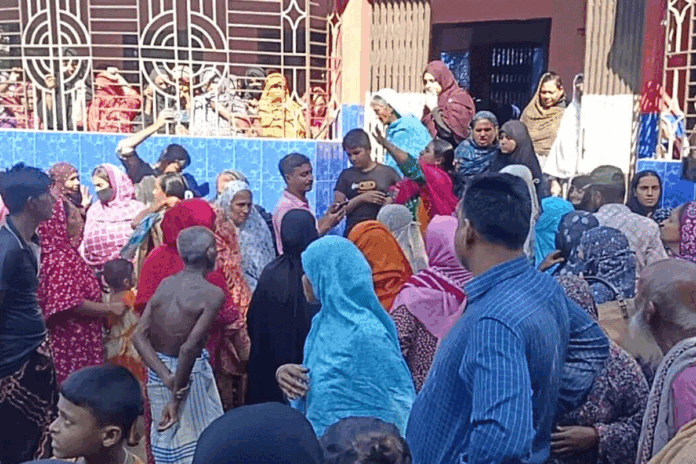 1763360375-fee4e47f3e4c529b1f2c751035a4492c মাদক নিয়ে বাড়িতে ঢুকতে না দেওয়ায় মা ও ভাইকে কুপিয়ে হত্যা