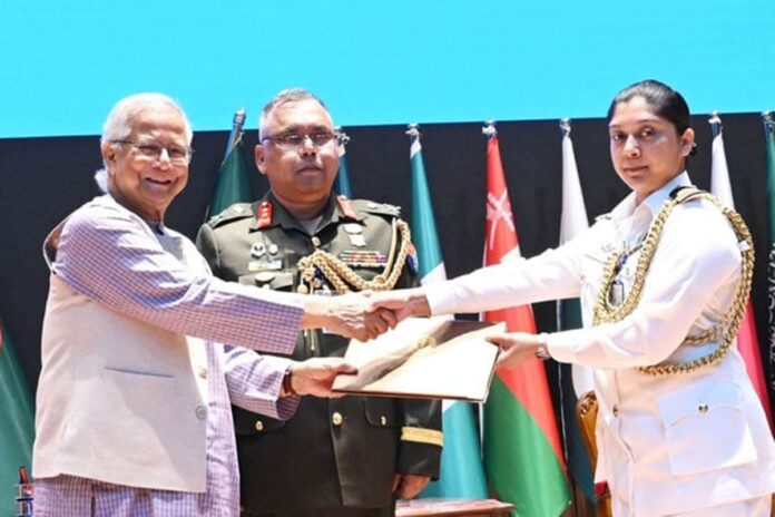 1763546828-e9fccde978fbafbc895b7950b232f745 সামরিক বাহিনী কমান্ড ও স্টাফ কলেজে গ্র্যাজুয়েশন সনদ বিতরণ প্রধান উপদেষ্টার