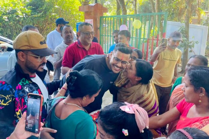 1763555015-0719904f2549e5aaced092f464a679db শ্রীমঙ্গলে নিজ বাড়িতে ফিরে উচ্ছ্বসিত শমিত সোম