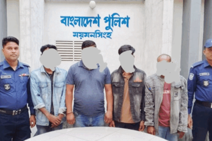 ডাকসু নেত্রীর বাসায় ককটেল নিক্ষেপ, গ্রেফতার ৪